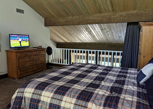 Pine Bluff (#822) | 10 Min to Ski | Deck | Golf Access | AC & Pool 10