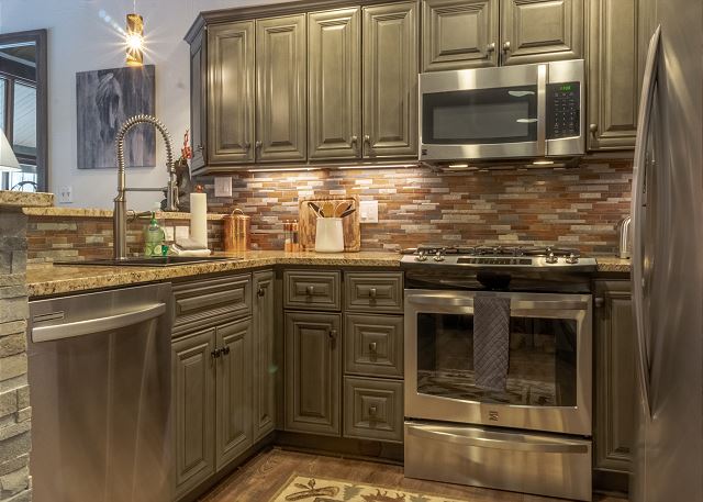 Pine Bluff (#822) | 10 Min to Ski | Deck | Golf Access | AC & Pool 6