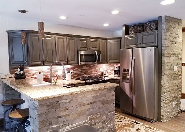 Pine Bluff (#822) | 10 Min to Ski | Deck | Golf Access | AC & Pool 5