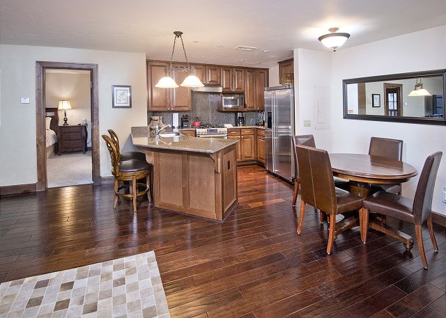 Walk to Avon | Free Shuttle to the Slopes | Pool & Hot Tub! 4