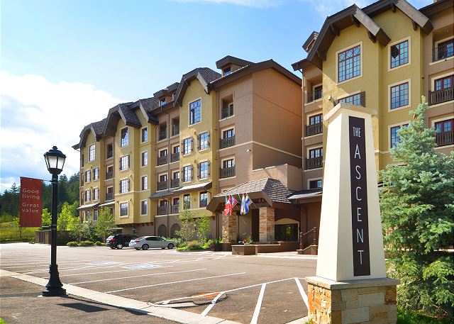 Walk to Avon | Free Shuttle to the Slopes | Pool & Hot Tub! 2