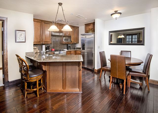 Walk to Avon | Free Shuttle to the Slopes | Pool & Hot Tub! 6