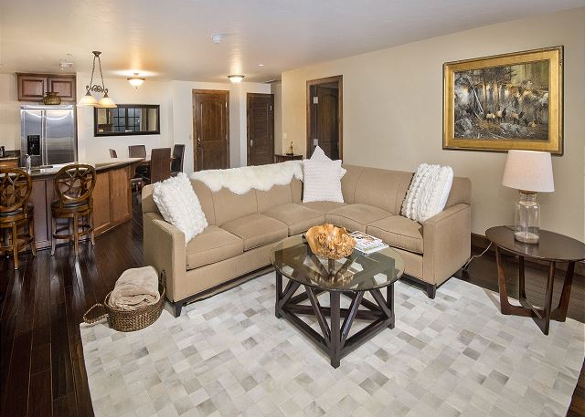 Walk to Avon | Free Shuttle to the Slopes | Pool & Hot Tub! 3