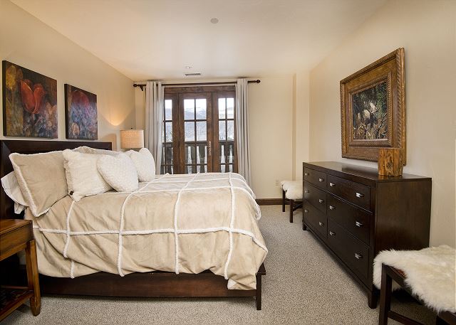 Walk to Avon | Free Shuttle to the Slopes | Pool & Hot Tub! 10