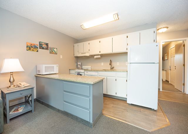 Beautiful River Views - Walk Downtown ~ Fireplace ~ Patio 7