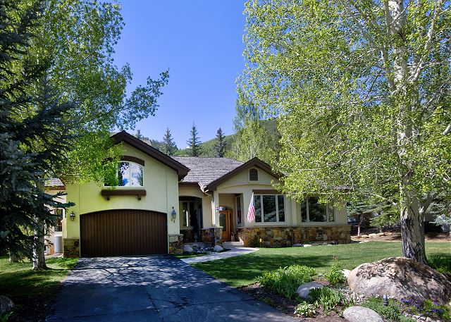 Luxury Arrowhead Home | Game Room | 6 Masters | Shuttle |1 Mi to Ski Lift 4