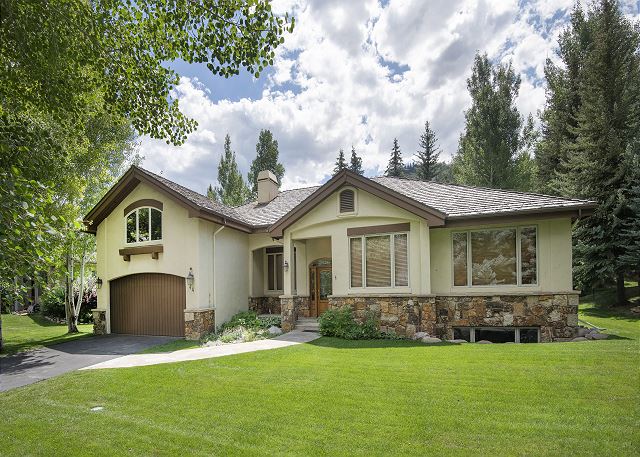 Luxury Arrowhead Home | Game Room | 6 Masters | Shuttle |1 Mi to Ski Lift 5
