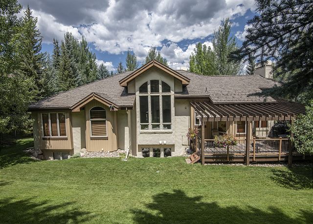 Luxury Arrowhead Home | Game Room | 6 Masters | Shuttle |1 Mi to Ski Lift 8