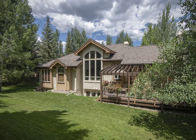 Luxury Arrowhead Home | Game Room | 6 Masters | Shuttle | 1 Mi to Ski Lift 2