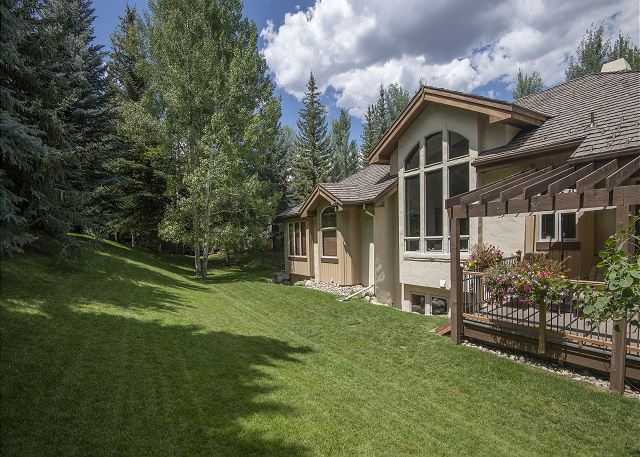Luxury Arrowhead Home | Game Room | 6 Masters | Shuttle |1 Mi to Ski Lift 10