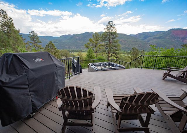 Luxury Home with Great Views, Decks, Hot Tub, AC - 15 Min to Downtown Durango