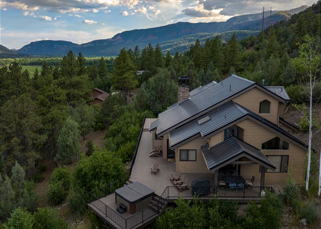 Luxury Home with Great Views, Decks, Hot Tub, AC - 15 Min to Downtown Durango 6
