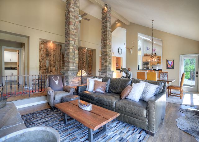 Luxury Home with Great Views, Decks, Hot Tub, AC - 15 Min to Downtown Durango 10