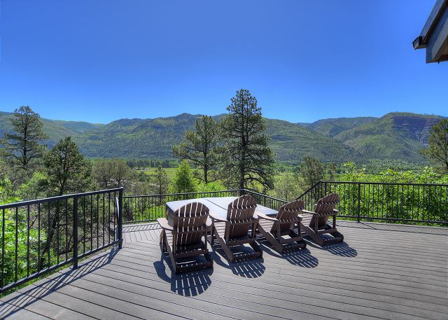 Luxury Home with Great Views, Decks, Hot Tub, AC - 15 Min to Downtown Durango