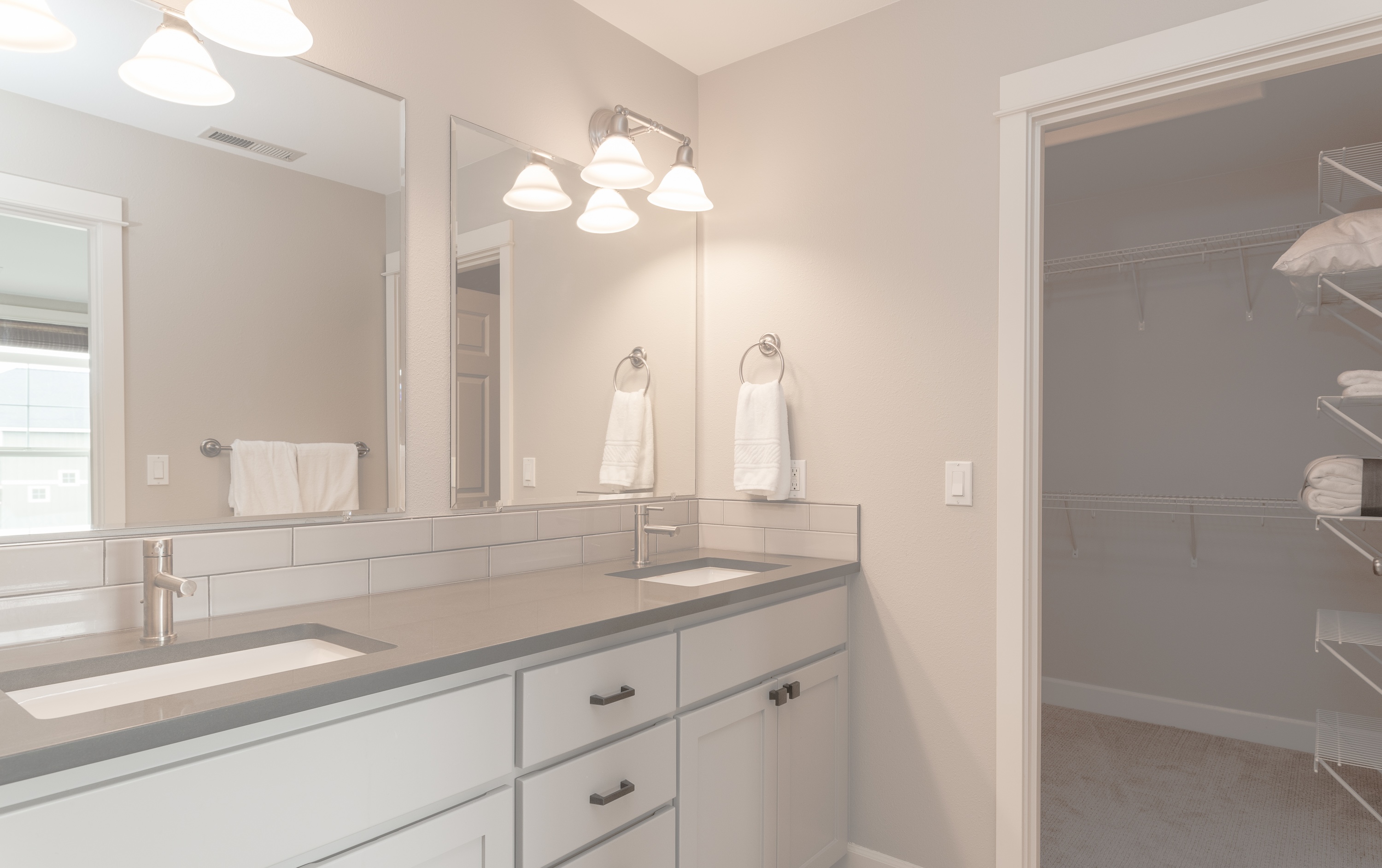 Ensuite bathroom with walk-in closet