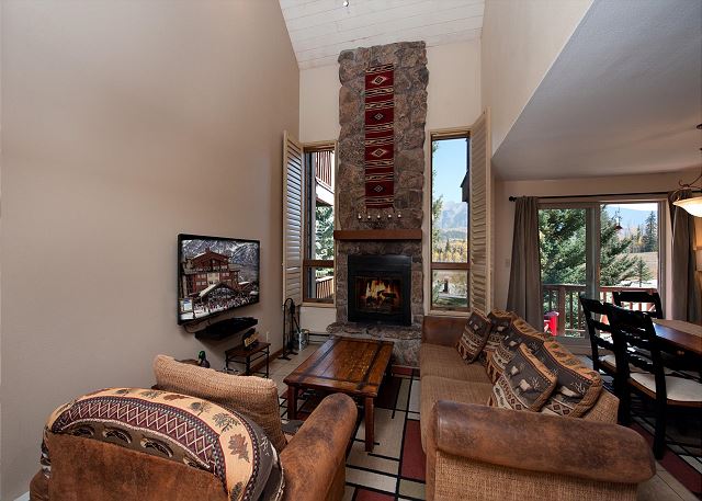 Cascade Village Condo/ Deck/ Mountain Views/ Heated Pool/Hot Tubs 2