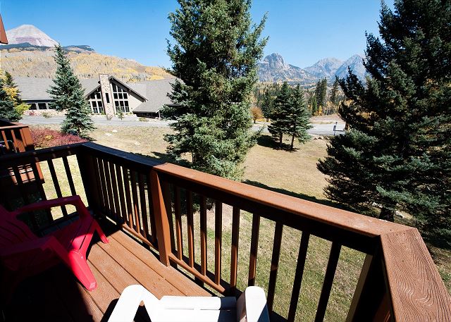 Cascade Village Condo/ Deck/ Mountain Views/ Heated Pool/Hot Tubs 3