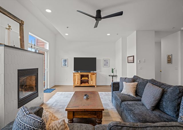 Walk to Main St, Family-Friendly, Balcony Live Music, Ski Garage - Frisco 7