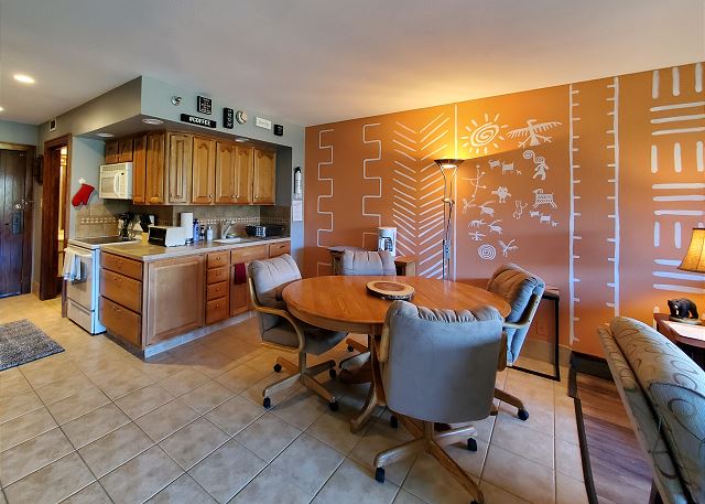 Mesa Markings (#203) |10 min to Ski - Pool/HotTub - Views - Golf - AC 10
