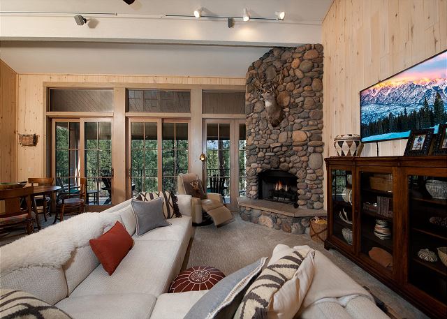 Exquisite Links and Mountain Retreat (#846) -Golf, Near Ski, AC/Pool/HotTub 2