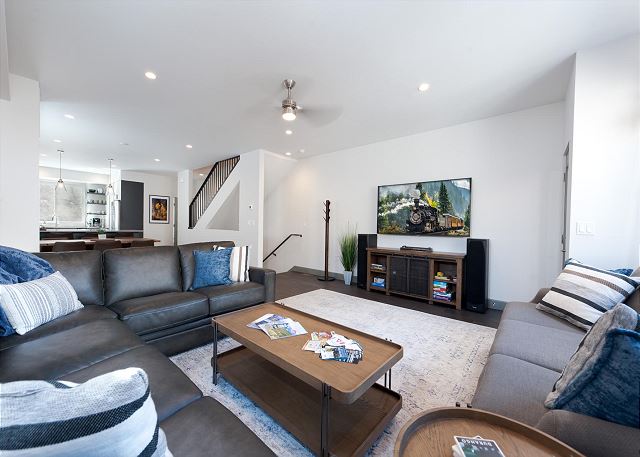 Brand New End Unit Townhome - 2 Miles to Downtown - 30+ Day Stay Required 7