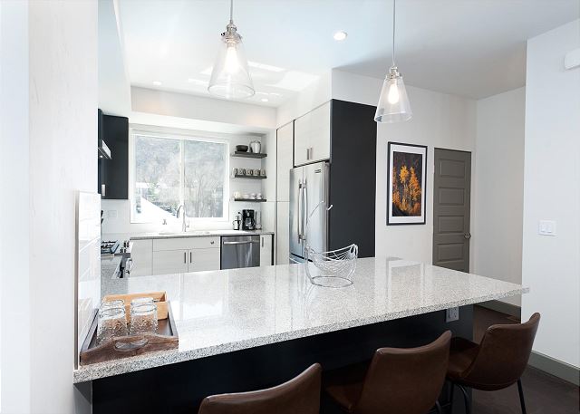 Brand New End Unit Townhome - 2 Miles to Downtown - 30+ Day Stay Required 10