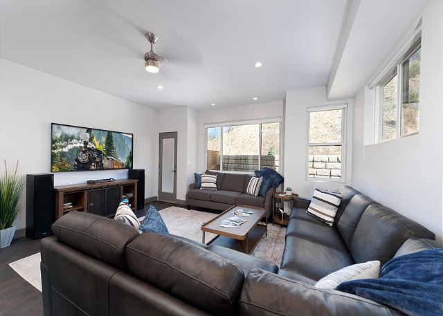 Brand New End Unit Townhome - 2 Miles to Downtown - 30+ Day Stay Required 3