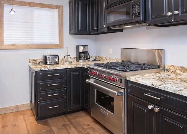 Walk to Lionshead | 3 Min. Walk to Free Ski Shuttle | Great Views 3