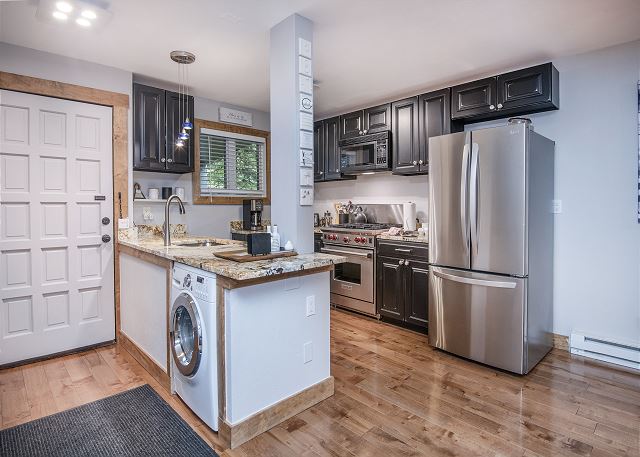 Walk to Lionshead | 3 Min. Walk to Free Ski Shuttle | Great Views 7