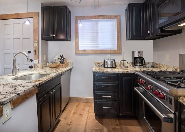 Walk to Lionshead | 3 Min. Walk to Free Ski Shuttle | Great Views 2