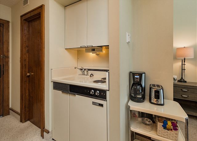 The Lookout (#406) | 10 min to Ski, Golf, AC/Pool/Hot Tub - High Ceilings 8