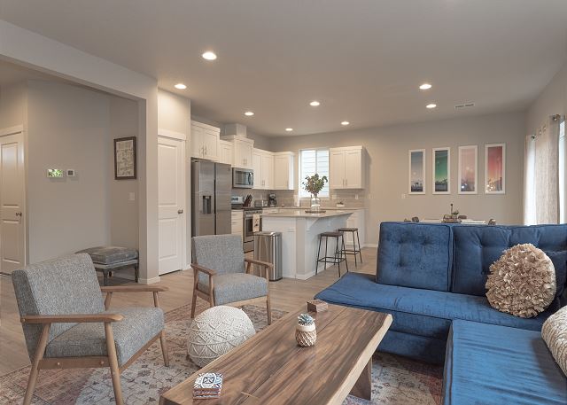 Modern home in Bend! Close to Shopping & Food Carts ~ Pet Friendly! 4