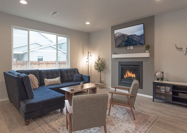 Modern home in Bend! Close to Shopping & Food Carts ~ Pet Friendly! 6