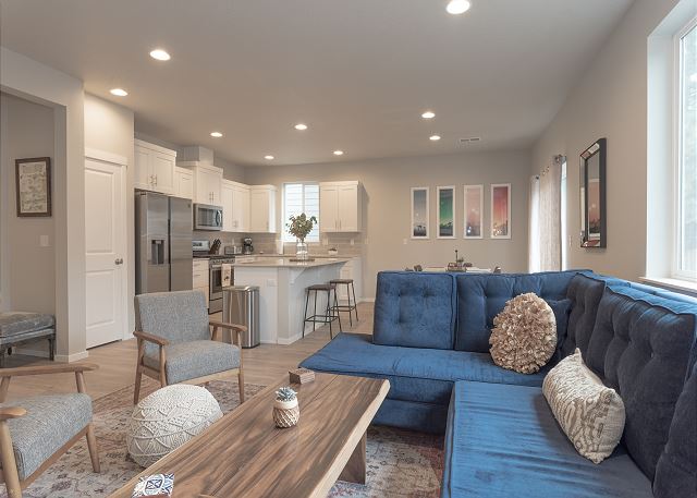 Modern home in Bend! Close to Shopping & Food Carts ~ Pet Friendly! 2