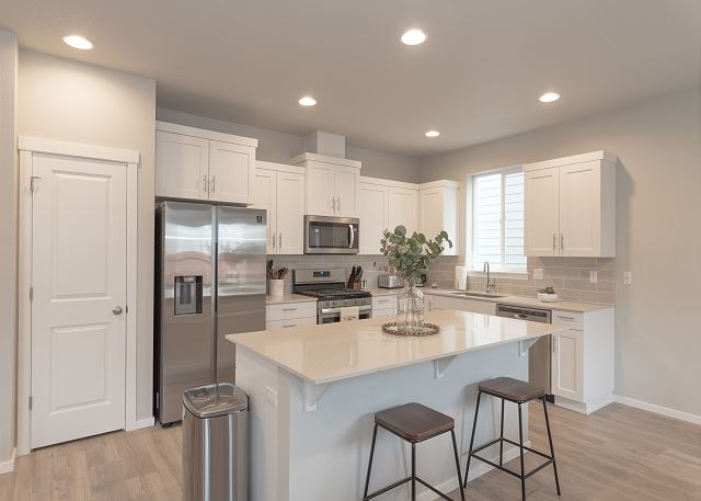 Modern home in Bend! Close to Shopping & Food Carts ~ Pet Friendly! 9