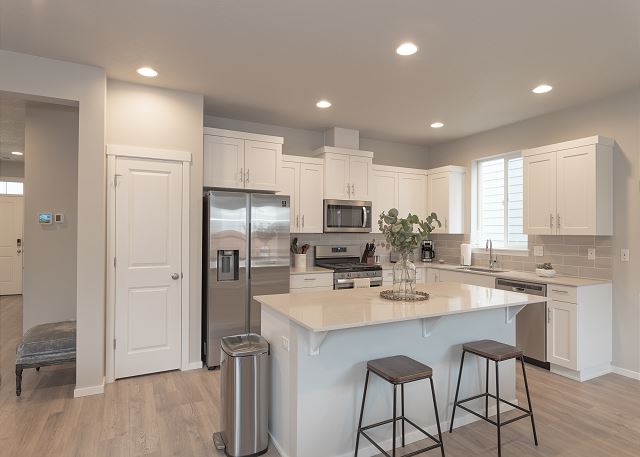 Modern home in Bend! Close to Shopping & Food Carts ~ Pet Friendly! 7