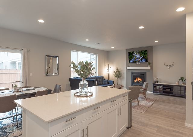 Modern home in Bend! Close to Shopping & Food Carts ~ Pet Friendly! 8