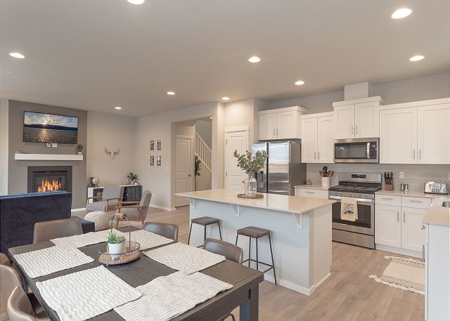 Modern home in Bend! Close to Shopping & Food Carts ~ Pet Friendly! 10