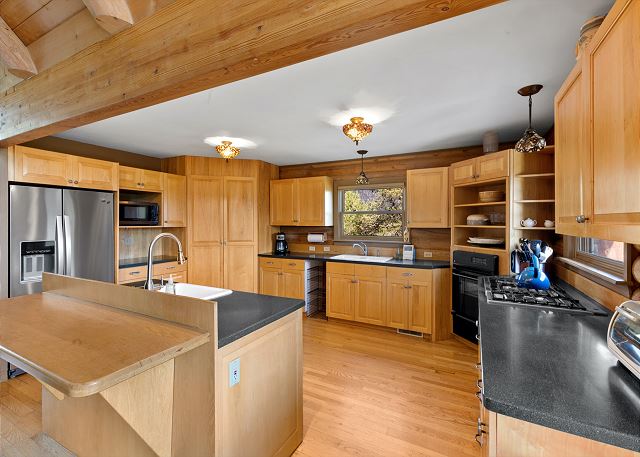 Serene Spacious Home | San Juan Mountain Views | Pet-Friendly STR2024-068 5