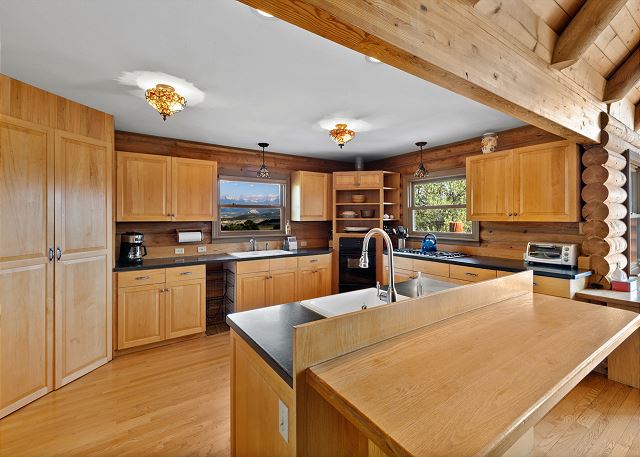 Serene Spacious Home | San Juan Mountain Views | Pet-Friendly STR2024-068 9