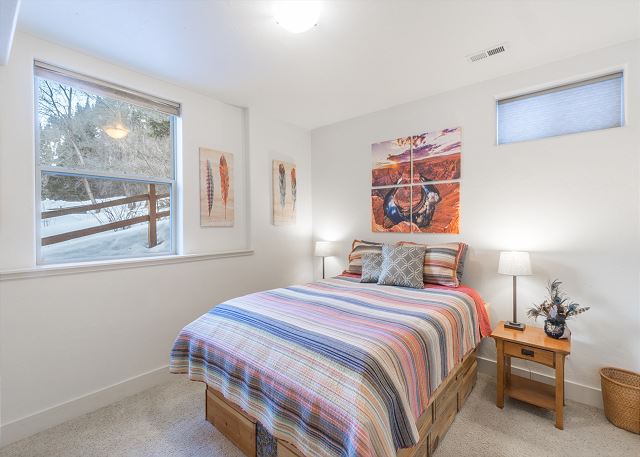 River Walk Haven | Easy Stroll to Downtown | Bright Rooms | Great Reviews! 5
