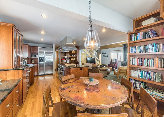 Great Views - Near Riverwalk - Hot Tub - Chef Grade Kitchen - Outdoor Space 9