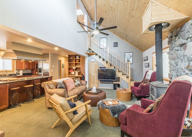 Great Views - Near Riverwalk - Hot Tub - Chef Grade Kitchen - Outdoor Space 5