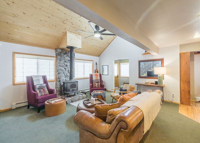 Great Views - Near Riverwalk - Hot Tub - Chef Grade Kitchen - Outdoor Space 6