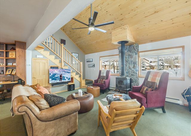 Great Views - Near Riverwalk - Hot Tub - Chef Grade Kitchen - Outdoor Space 2