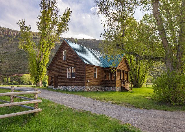 Cozy Home - Private - Stunning Views - Between Ridgway and Ouray- STR2024-039