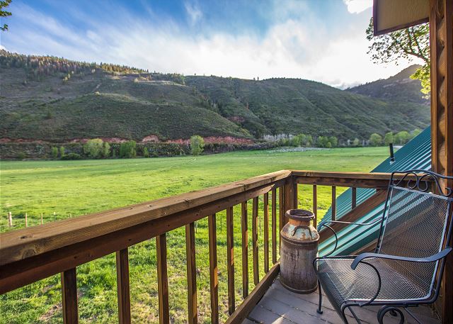 360 Mountain Views | Private Retreat | Grill | STR2025-064 3