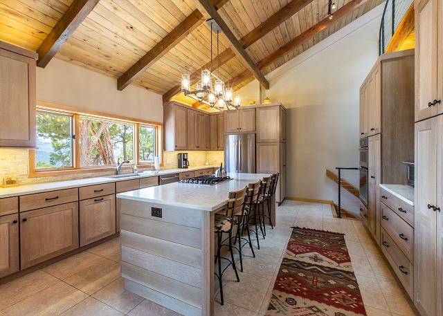 Mountain Retreat with Spectacular Views - Access to Trails STR2024-063 5