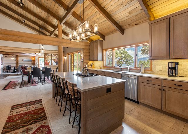 Mountain Retreat with Spectacular Views - Access to Trails STR2024-063 2