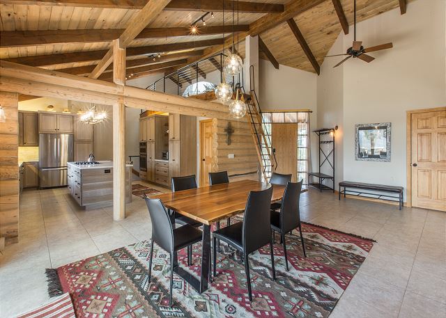 Stunning Mountain Home with Spectacular Views - Access to Trails STR2024-063 4